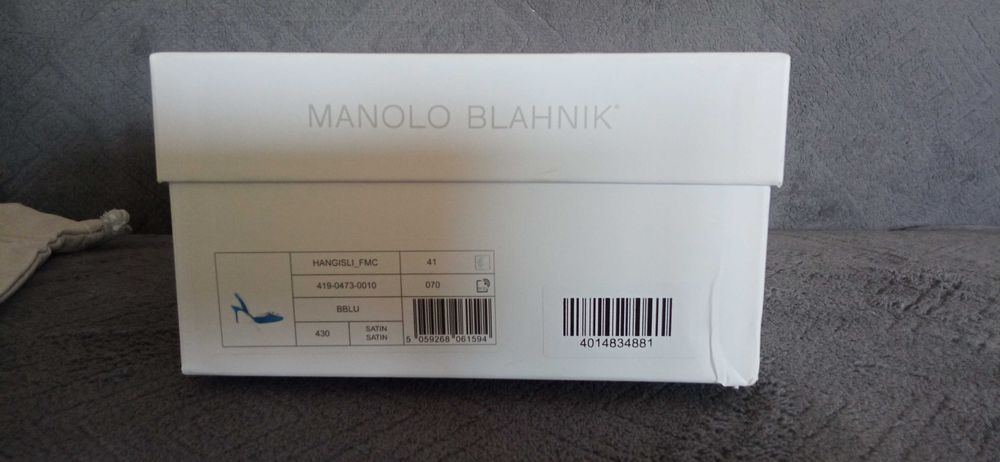Manolo Blahnik czółenka niebieskie Hangisi 70