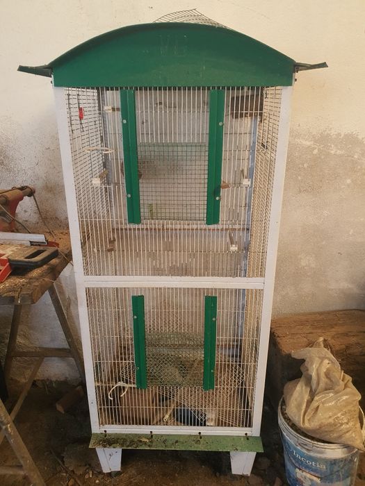 Gaiolas e manjedouras