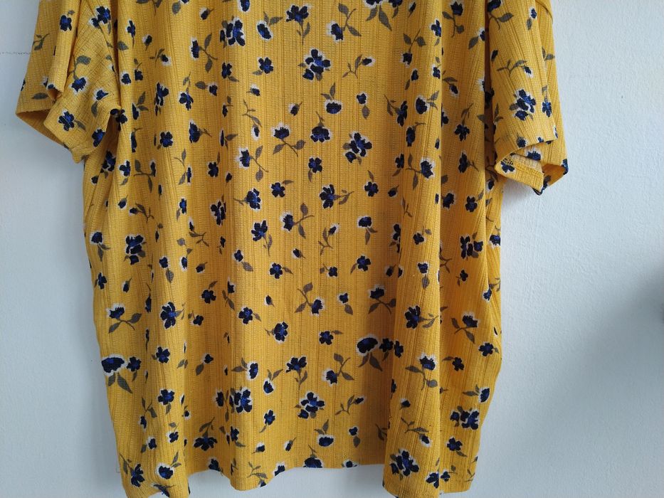 Blusa padrão floral, fluída e alegre - Lefties - Tamanho L