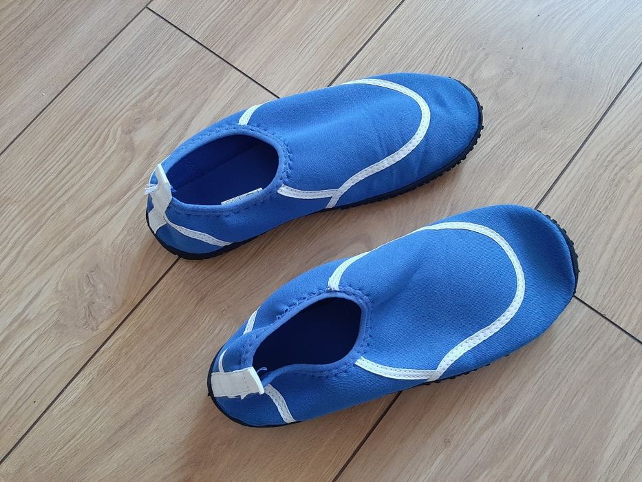 Sprzedam buty do chodzenia po wodzie rozm. 39