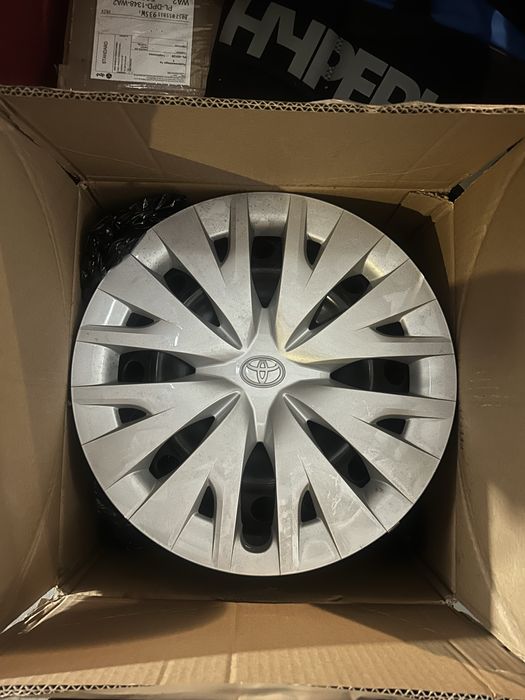 Komplet Felg z kołpakami toyota yaris IV 15 cali