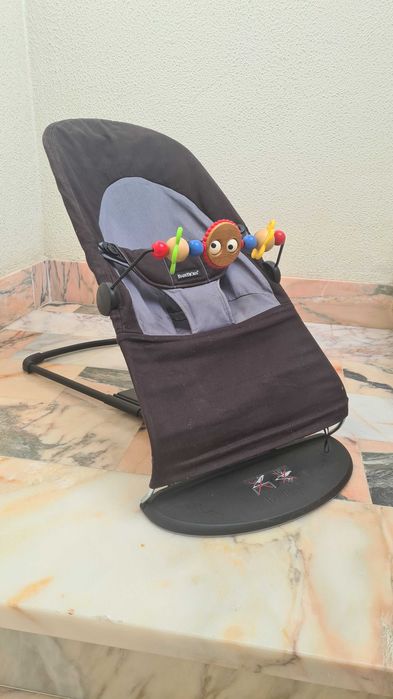 Espreguiçadeira BabyBjörn Balance Soft + Arco de Brinquedos Original