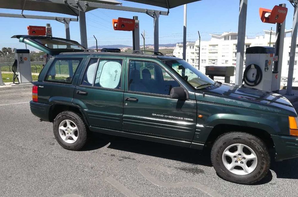Jipe Jeep Cherokee