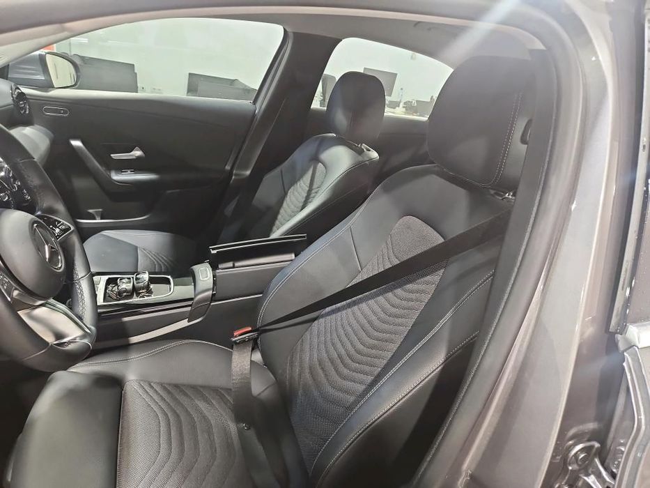 Mercedes-Benz A 250 Limousine e foto 5