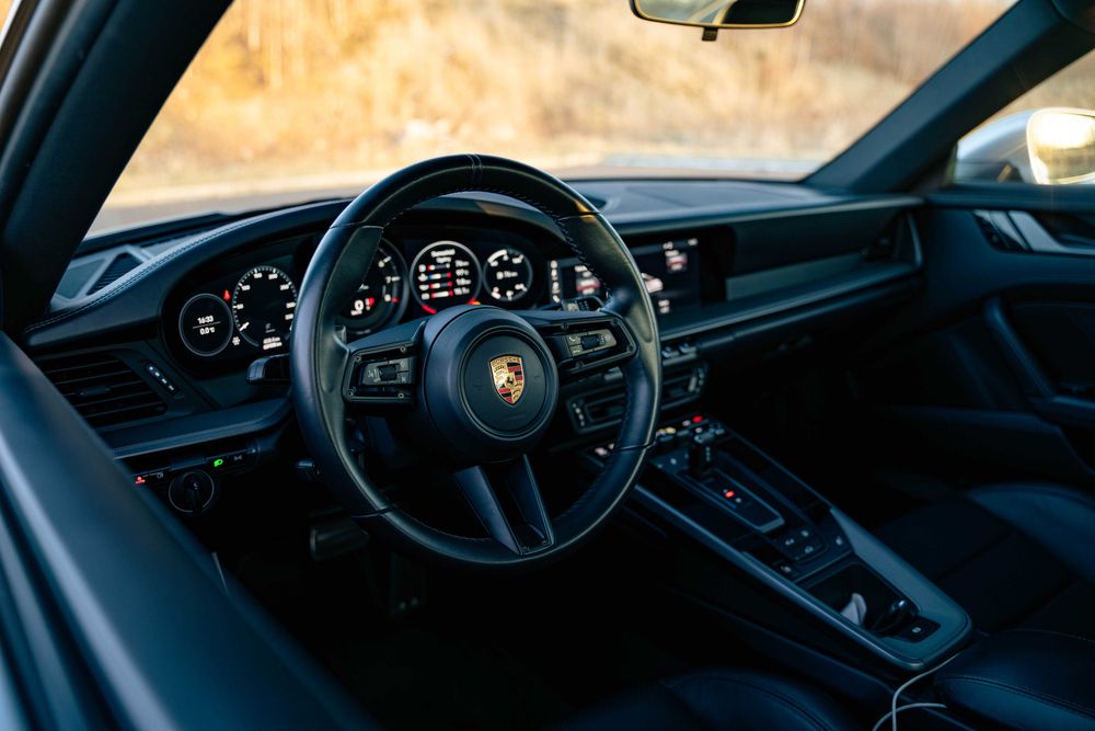 Wynajem samochodu Porsche 911 Carrera 4S 4x4 - wypożyczalnia samochodów