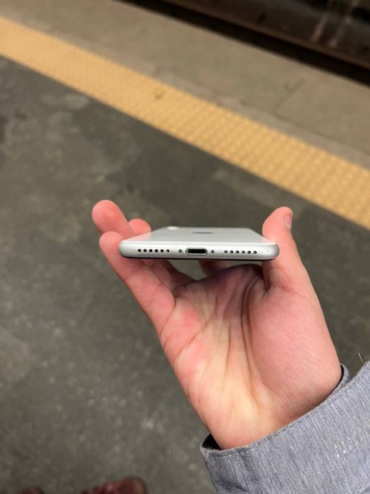 ТОРГ! Iphone se 2020 128gb