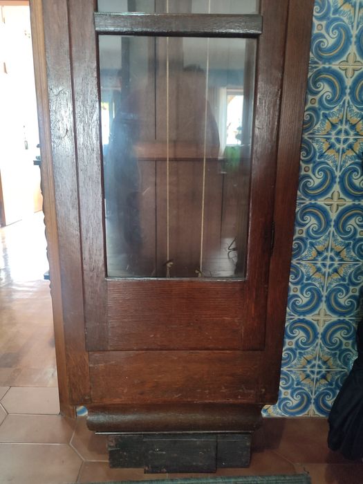 Relógio de pé com pêndulo antigo