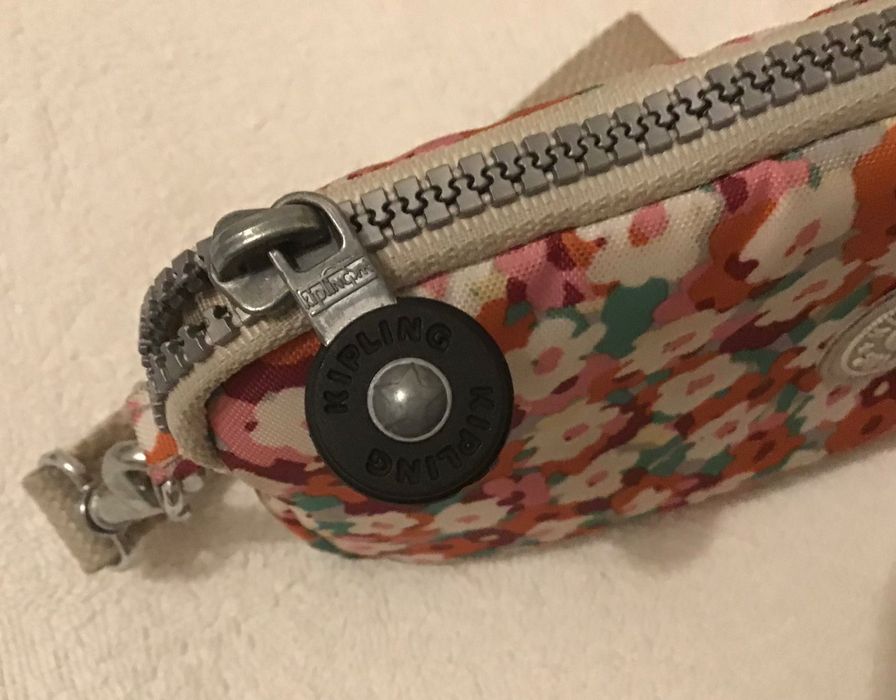 Bolsa estojo marca Kipling