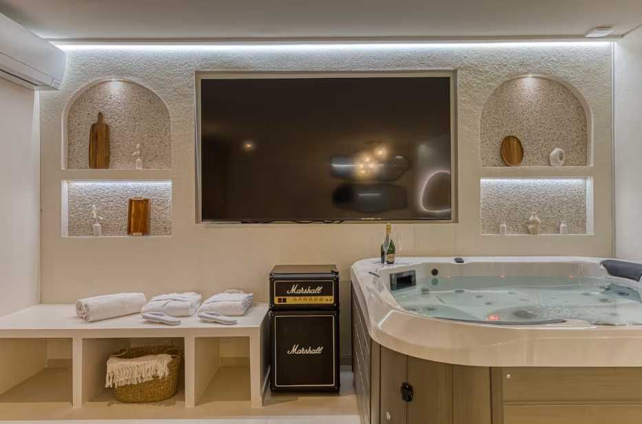 Prywatny Apartament z Jacuzzi i Sauną w Centrum Miasta z Parkingiem