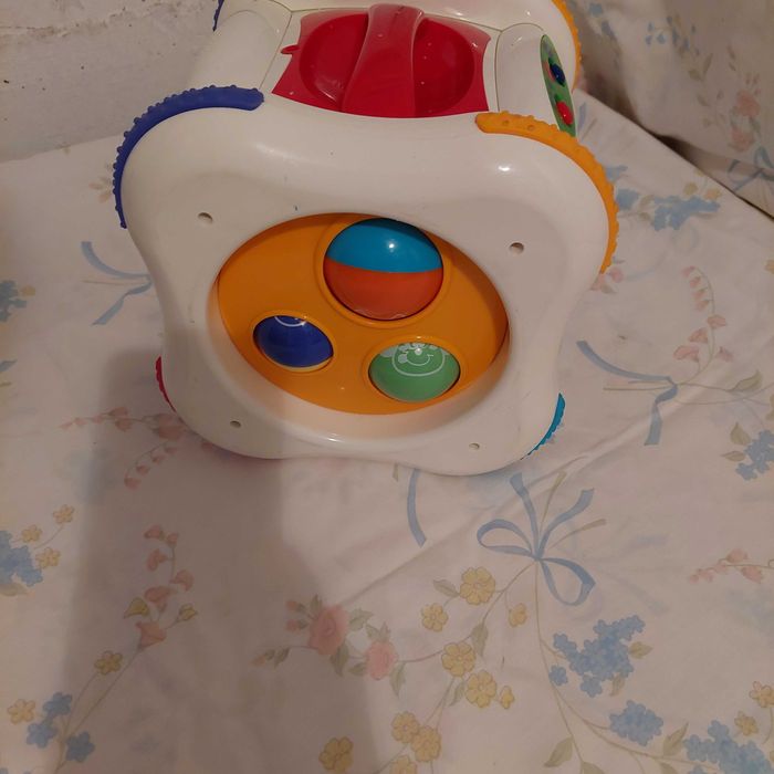 Brinquedo Chicco Bilingue e mesa de atividades Chico