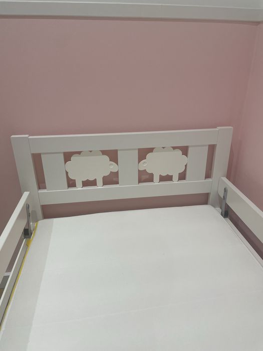 Cama de criança Ikea pouco utilizada.