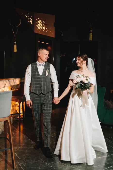 Весільна сукня (атлас)