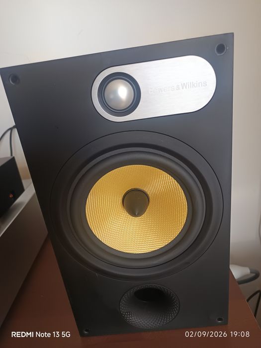 Colunas Bowers Wilkins 685