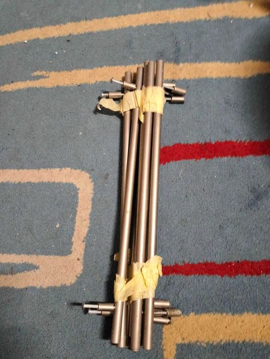 Uchytwy do mebli/stopki pod meble