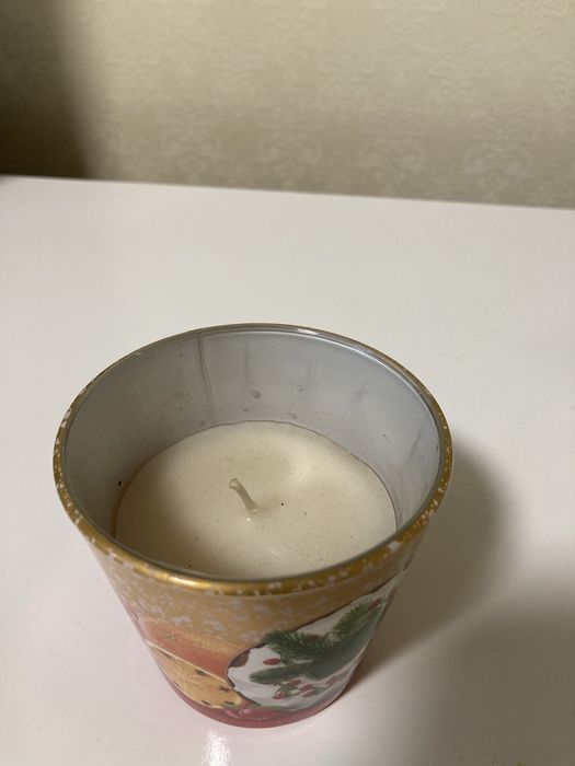 Свічка з підсвічником.