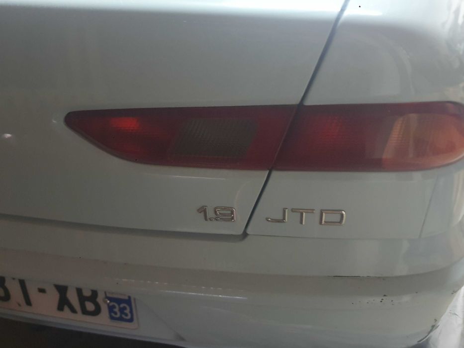 Carro com matricula francesa vendido completo somente com finalidade do comprador retirar peças ou demantelar