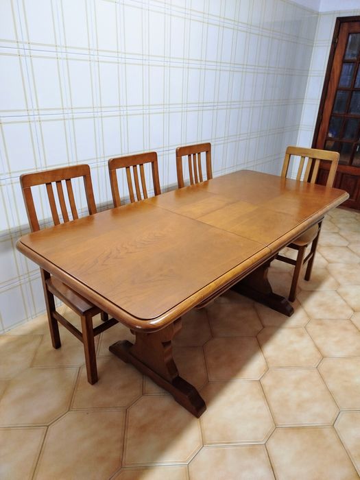 MESA DE REFEIÇÕES | Extensível em Madeira Maciça (c/ 6 cadeiras)