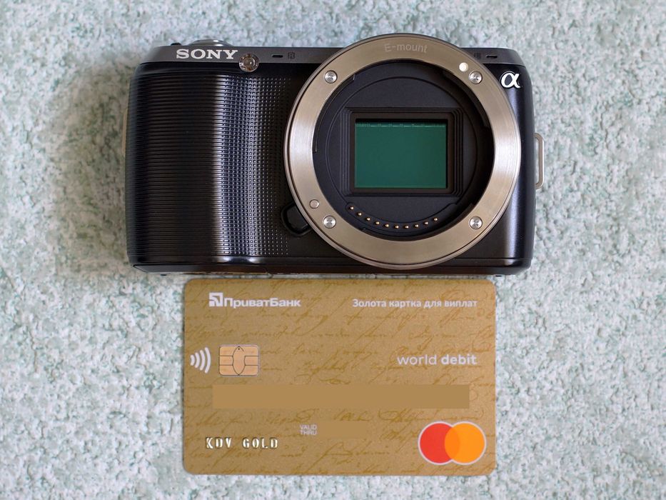 SONY NEX-C3  +  объектив F/1.6 35mm  •  APS-C  16,2 Мп  •  RAW