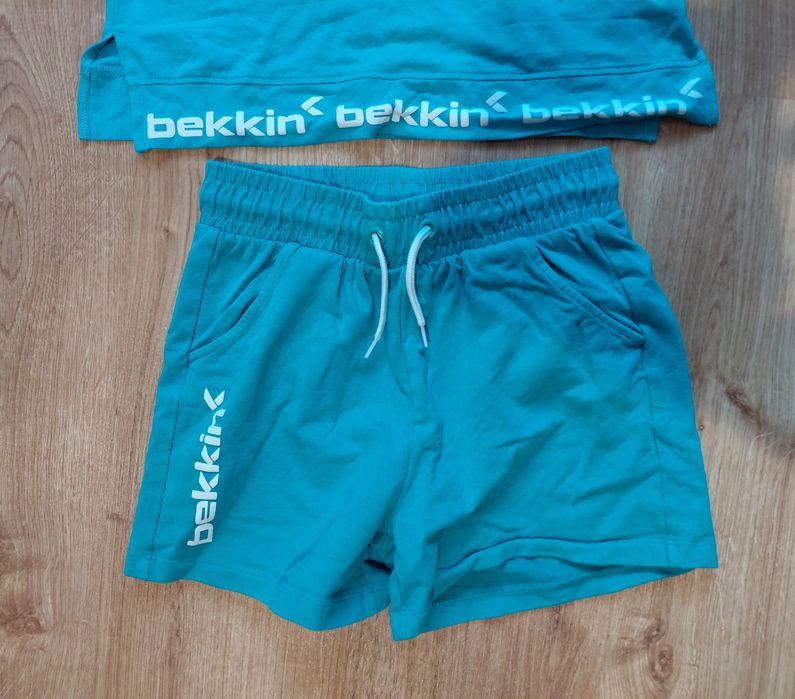 Bluzka i spodenki marki Bekkin, rozmiar 146-152