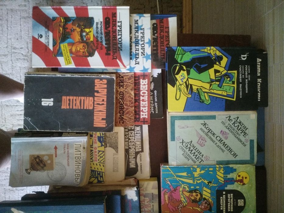 Детективи, книжки, одним лотом, 39 шт.