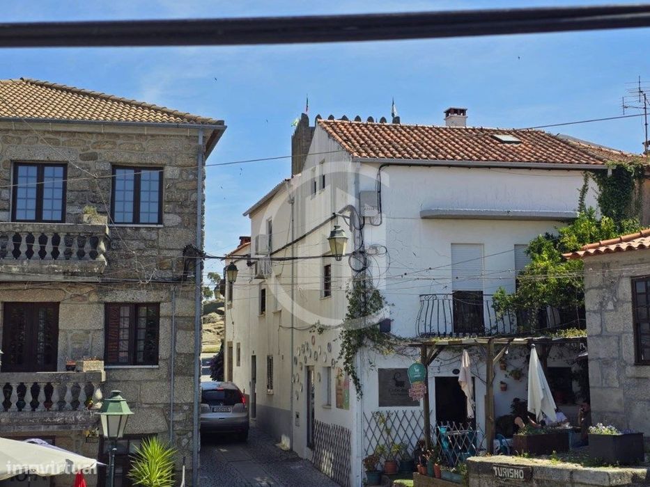 Moradia com Potencial Habitacional e Comercial no Coração Histórico...
