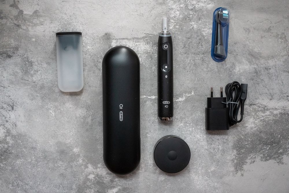 Szczoteczka elektryczna Oral-B iO Series 10 Cosmic Black