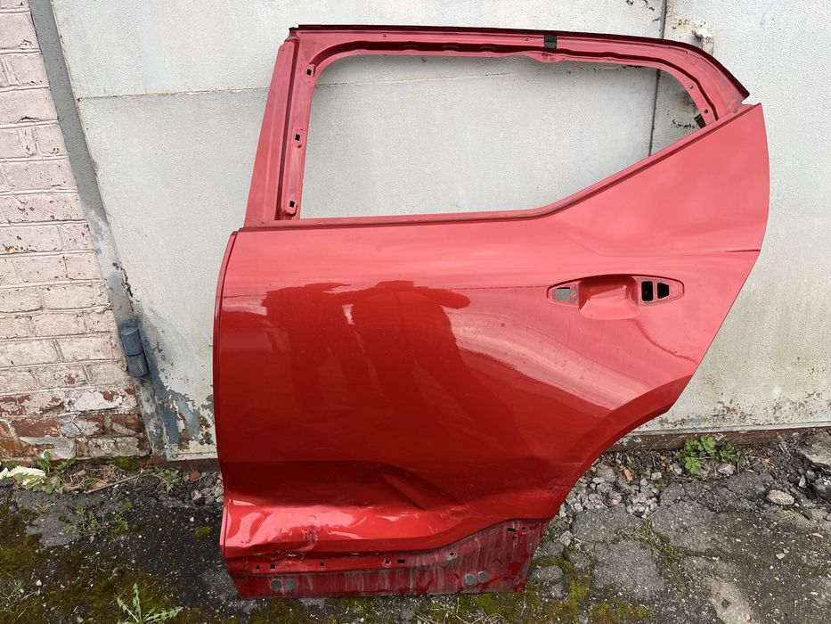 Двері задні ліві Volvo XC40