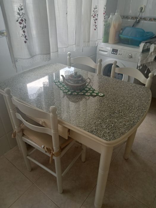Mesa Branca de Cozinha
