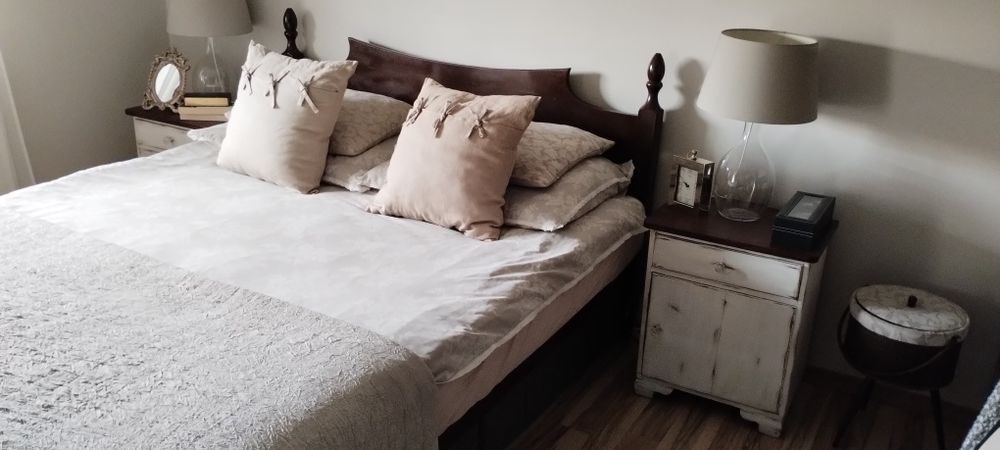 Łóżko drewniane do sypialni