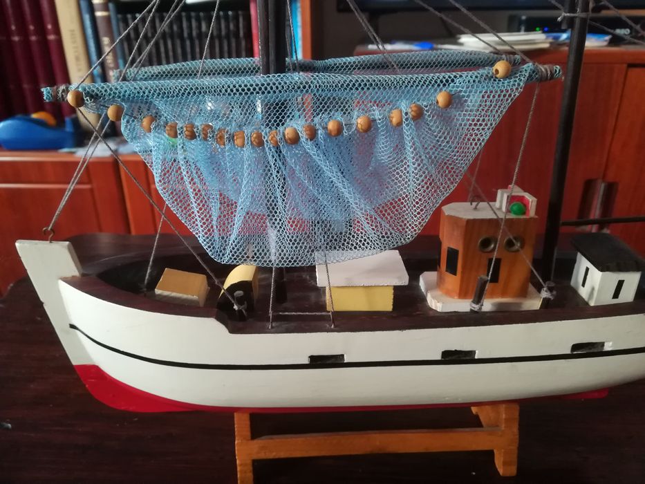 Barco de Madeira muito bonito