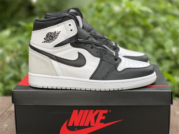 Кроссовки Nike Air Jordan 1 Retro High Stage Haze Джордан черно-белые ...