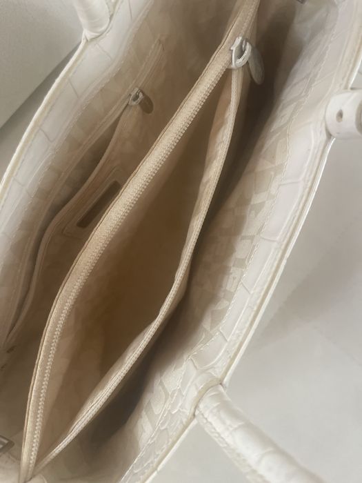 Mala Furla branca em pele