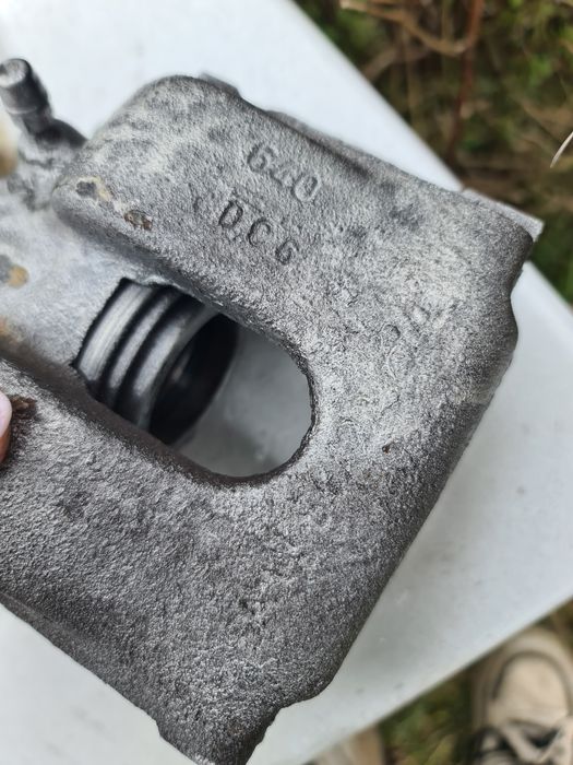 Zacisk lewy prawy zaciski komplet bmw e46 po pełnej regeneracji oryg