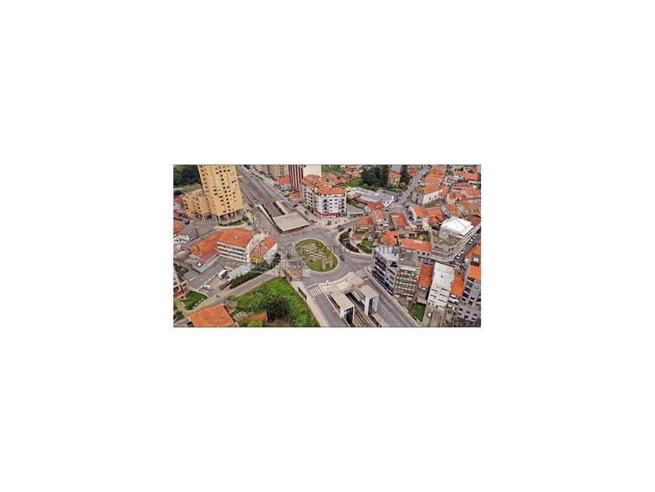 Excelente Apartamento T1, Com Lugar De Parqueamento, Junto Ao Metro...