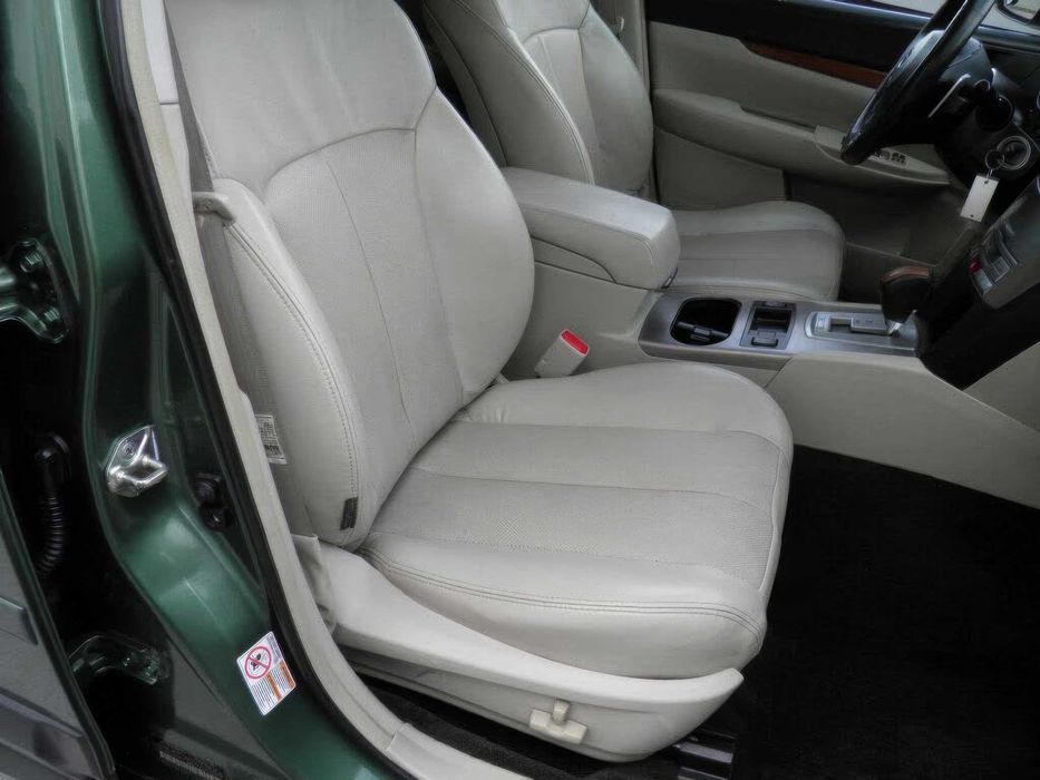 Subaru Outback 2.5I Limited      2013
