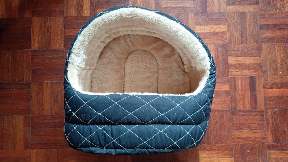 Casinha de gato em bom estado