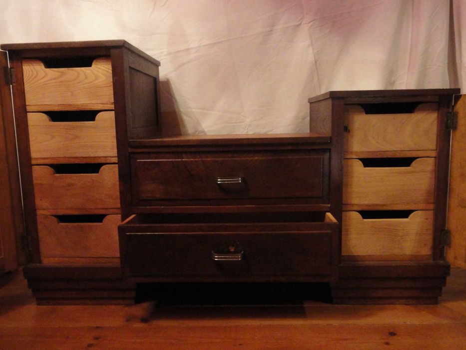 Móvel antigo, ótimo estado.