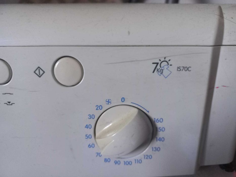 máquina de secar roupa Indesit, modelo IS70C