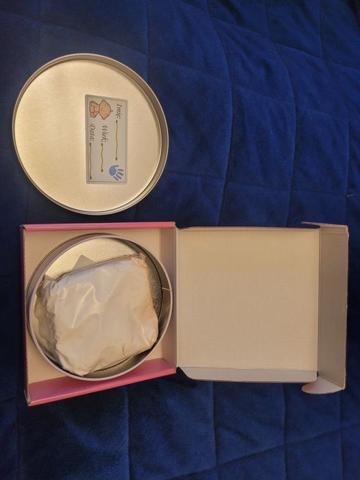 Odcisk bobasa, gipsowy, niebrudzący.