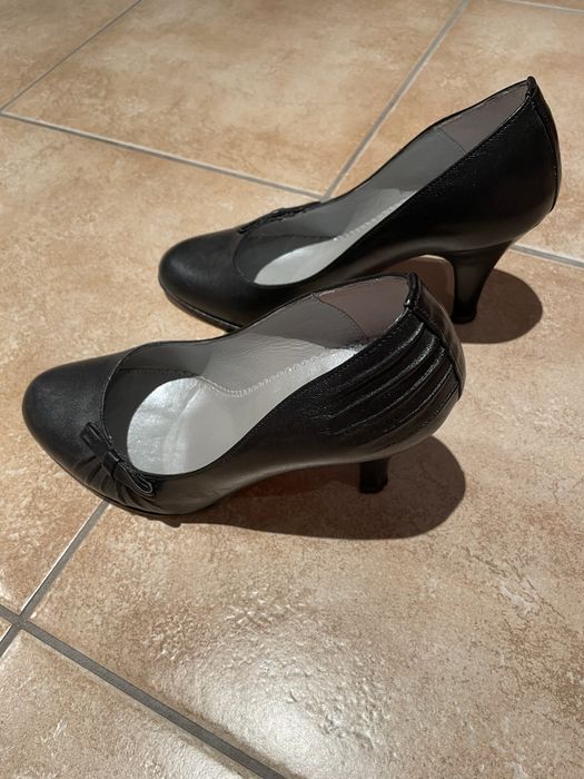 Sapatos e sandalias como novos