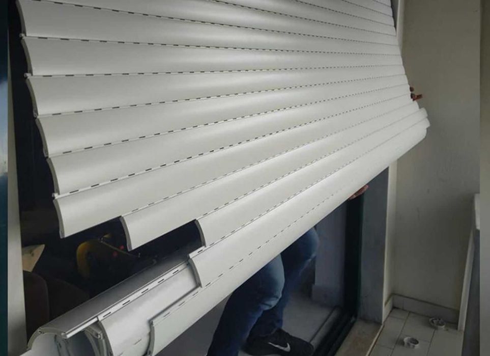 13€ Arranjo Estores em Janelas e Estores em Portas por 23€.