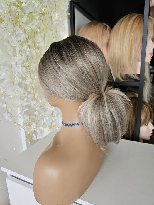 Długa peruka chlodny blond 3D z grzywa naturlany odrost i gęstość Lea