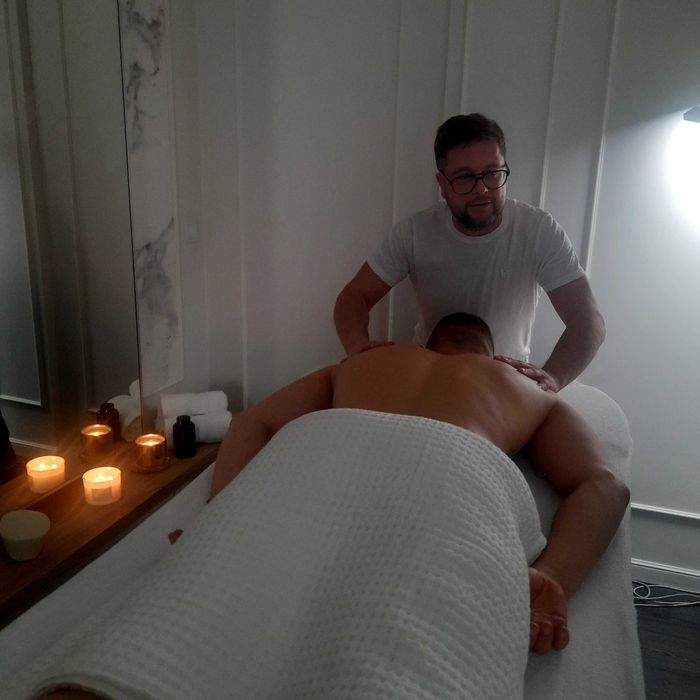 Masaż w zależności od potrzeb, redukcja napięcia, ból, regeneracja