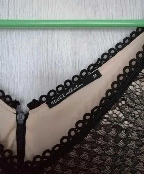 Sukienka czarna koronkowa beżowa M house