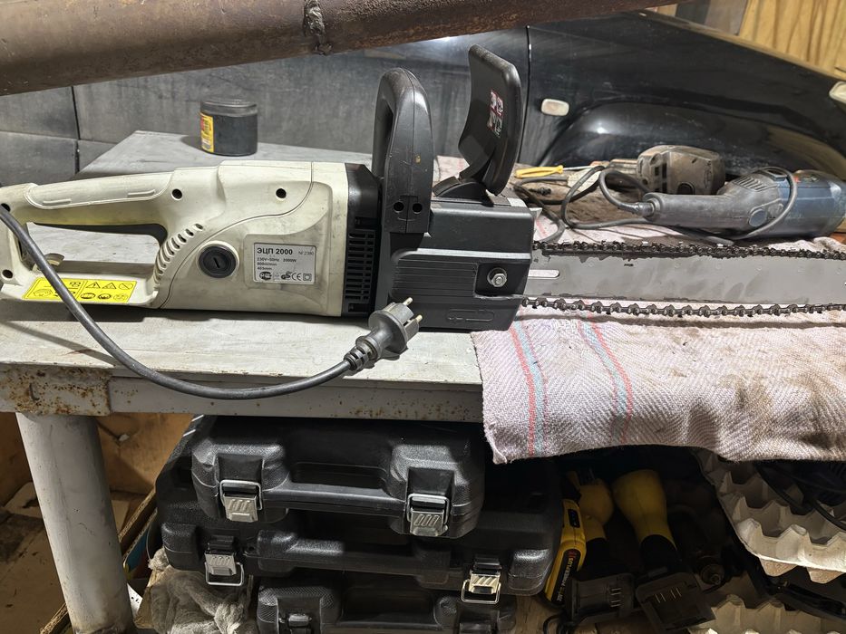 Цепна єлектропилка у доброму стані
