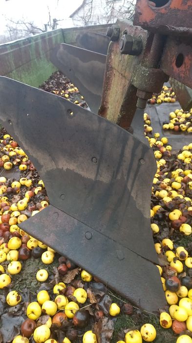 Продам 4-х корпусний плуг