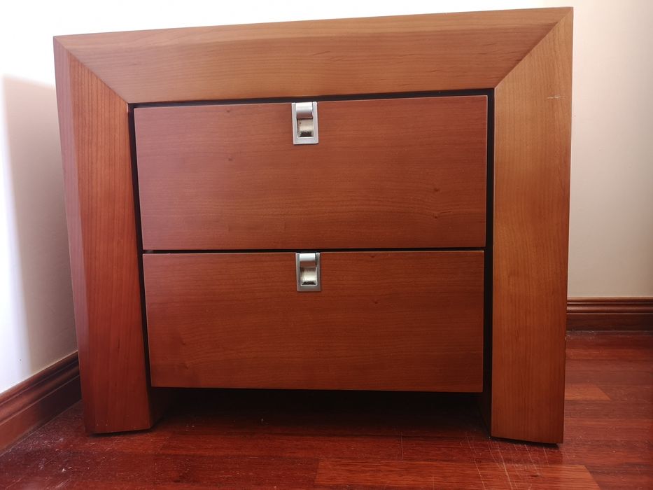 Duas Mesas de cabeceira em cerejeira