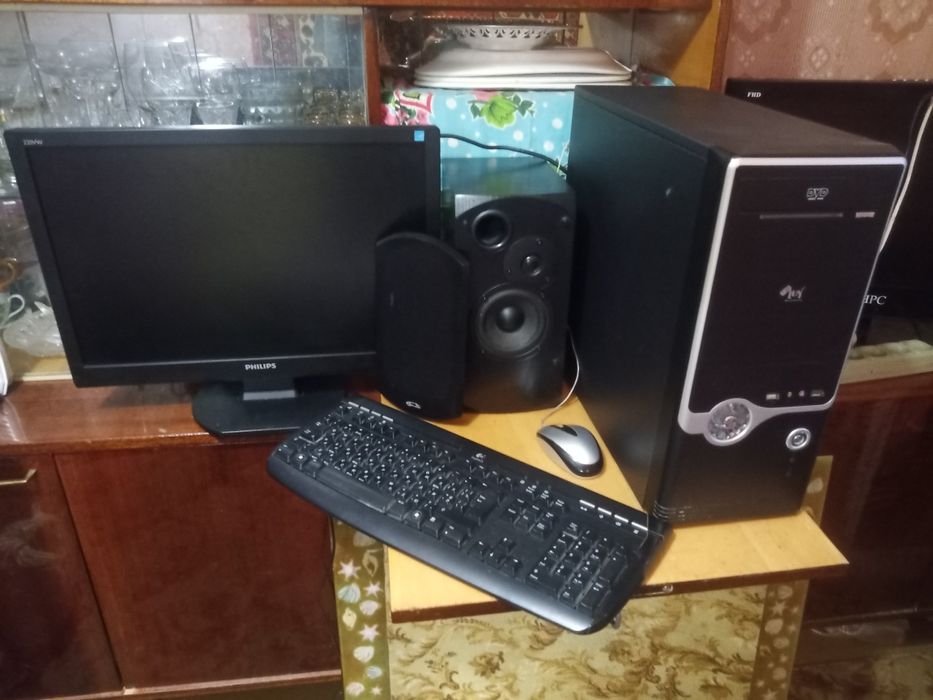 Компьютер настольный (в сборе)