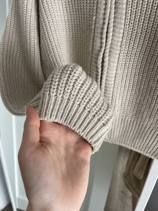 Молочна зіп кофта