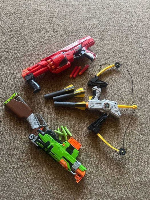 Набір Nerf: 2 бластери та лук зі стрілами